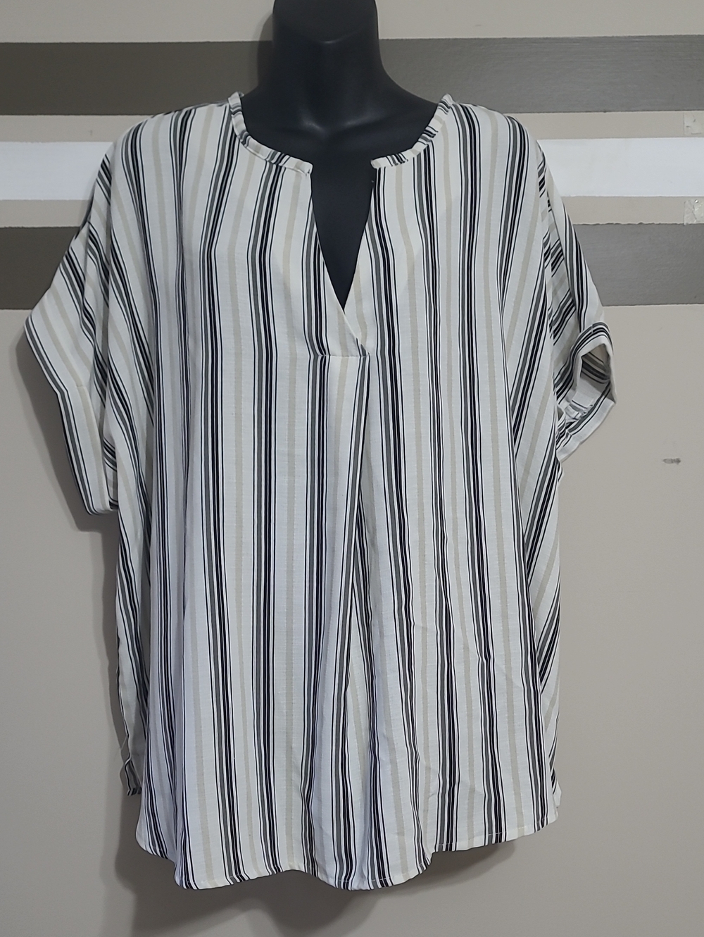 Lily Morgan Black & White Striped Short Sleeve V-Neck Top Sz 2X